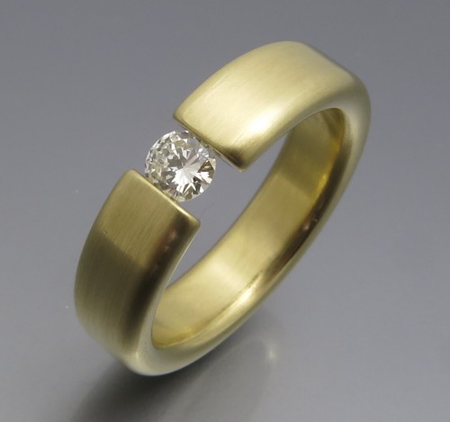 DISEÑO NEUMÁTICO - GRAN ANILLO TENSOR BRILLANTE - ORO 585 - DE ORFEBRERÍA PROPIA - Imagen 2 de 8