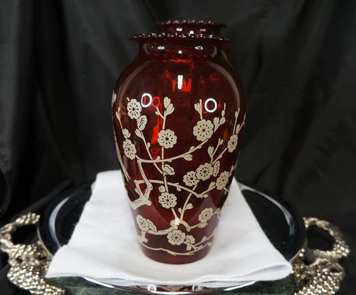 Vintage Pair of Vases Anchor Hocking Ruby Red Art Glass Birds and Blossoms - Picture 3 of 9
