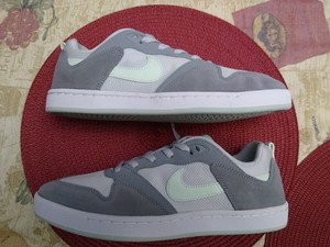nike sb womens grey
