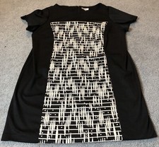 Dressbarn Woman’s Sheath Dress Sz 22W Black Stretch Textured White Front Career