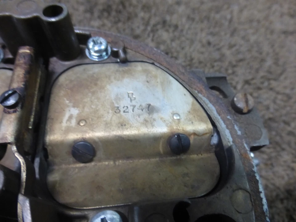 Carburador Cadillac Fleetwood V8 Rochester 4BBL Quadrajet 7042237 fabricante de equipamento original - Imagem 3 de 4