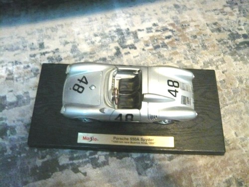 Maisto Porsche 550A Spyder 1958 1000 km Race Buenos Aires (Silver)w/display case