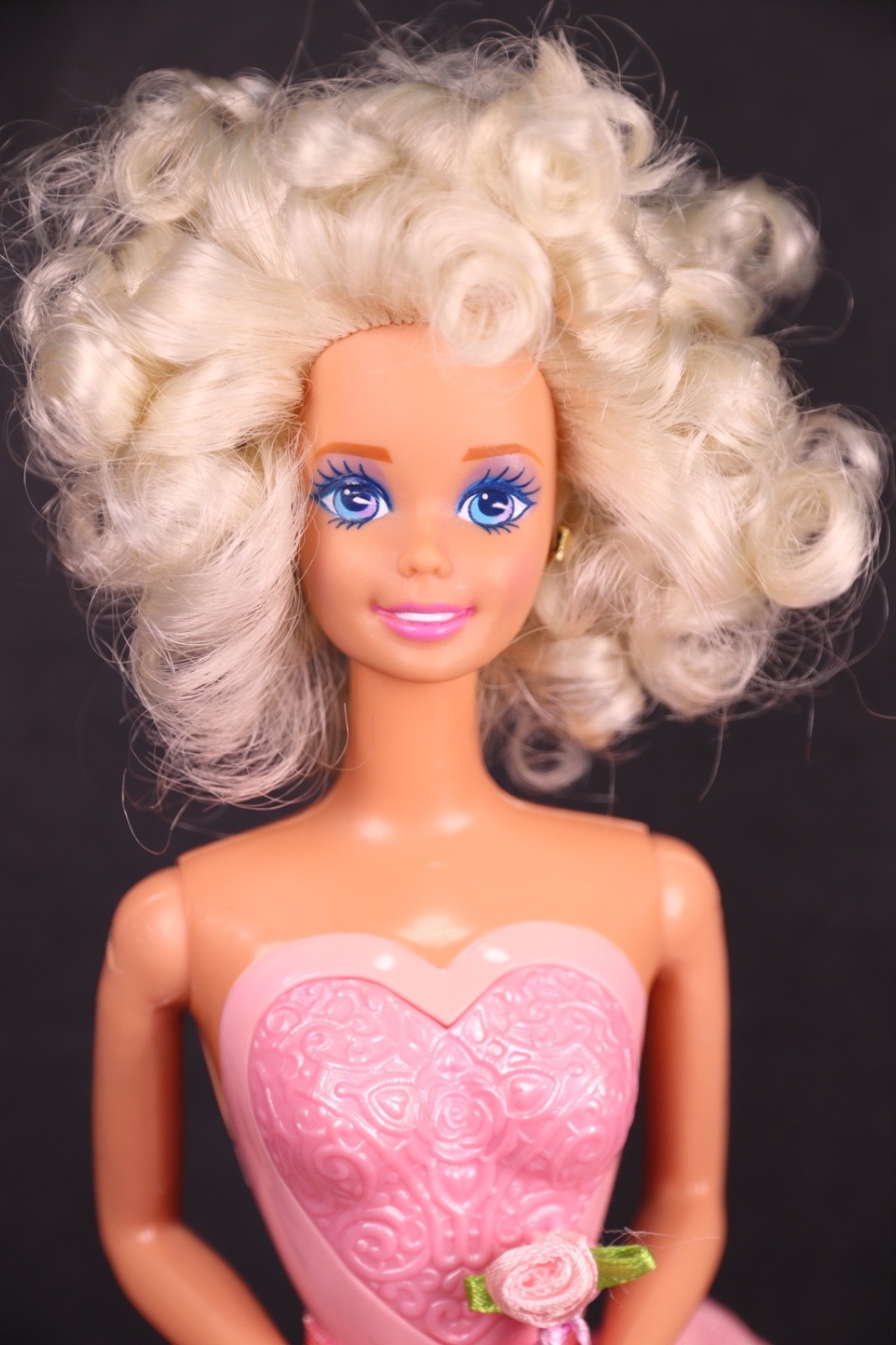 Barbie Locket Surprise 1993 restyled + falda + zapatos + joyas # 10963 Mattel