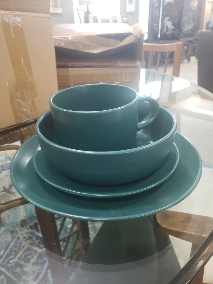 10 Strawberry Street 16 Piece Round Dinnerware Set, Emerald Green Matte NIB - Image 2 of 4