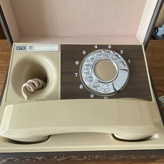 DECO TEL Rotary Dial Telephone in Plastic Wood looking Case Model DAG 2110 T