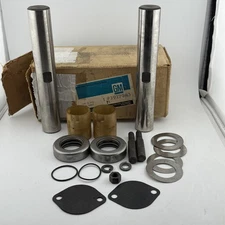 NOS OEM GM Truck Front King Pin Kit GMC Brigadier 3927943 8885857 3838390