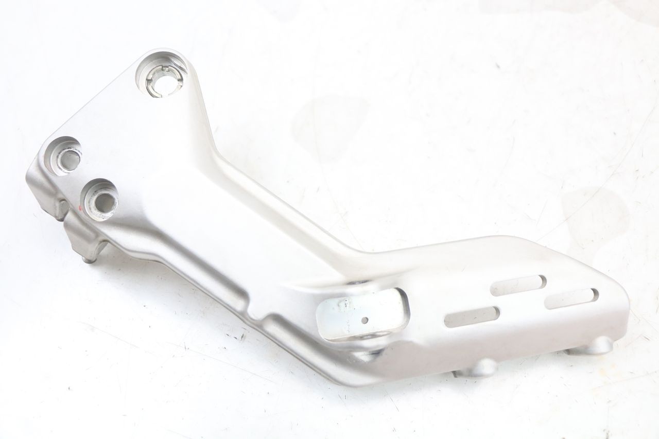 FRONT LEFT FOOTREST MOUNT - HUSQVARNA SVARTPILEN 401 (2018 - 2023)