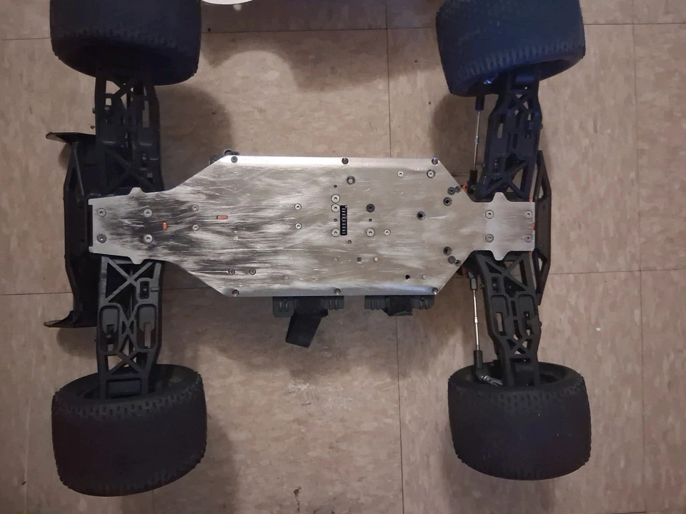 Storage Find Used Hpi Truggy Flux With Extra Identical Body In Bag And Wheels - Image 2 of 4