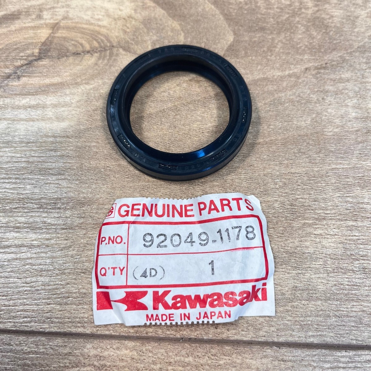 おーかです。 NEW KAWASAKI NOS OEM FRONT FORK SEAL / 92049-1178 / ZX 600 750 900