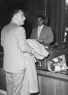 Italian film producer Carlo Ponti arrives Rome a flight Paris 1957 Old Photo