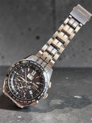 Seiko Astron SBXB137 GPS Radio-Controlled Solar Big Date Titanium Japan Gut