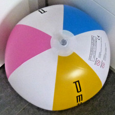 Grosser weiß/bunter WASSERBALL von Pearl, D = 51cm / 20" flach