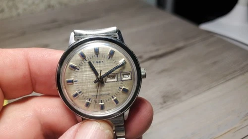 Timex 1975 Marlin Day Date Linen Dial Blue Markers Mechanical Wind Runs