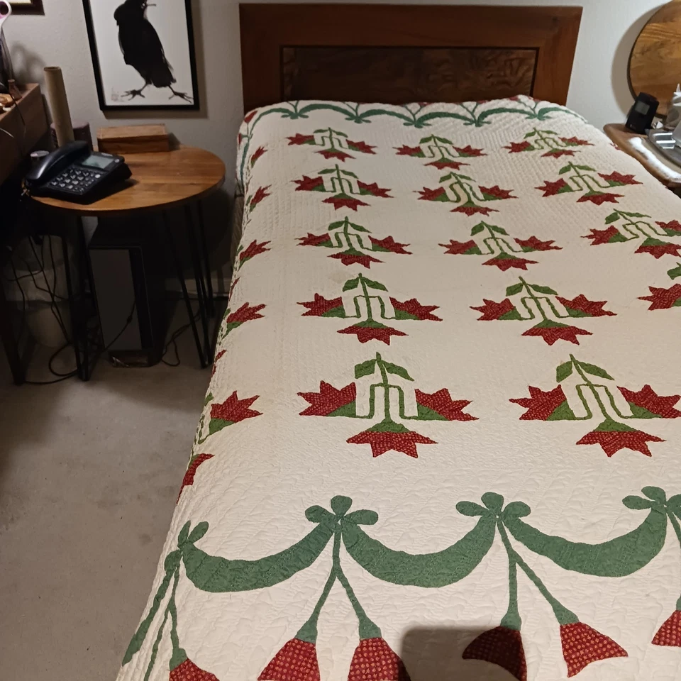 Vintage Quilted Appliqued Floral Tulip Quilt Hand Sewn 79" by 81", Carolina Lily - Image 3 of 4