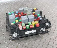2003-2005 Chevy Silverado 1500 Engine Fuse Bo...