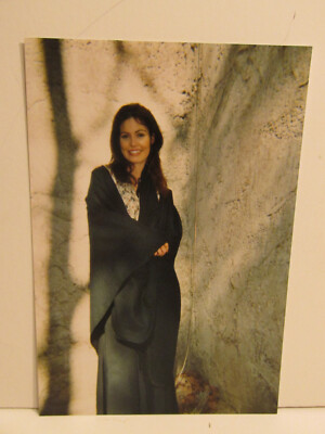 VINTAGE FOUND PHOTOGRAPH COLOR ART OLD PHOTO SEXY BRUNETTE WOMAN SMILE WRAPPED