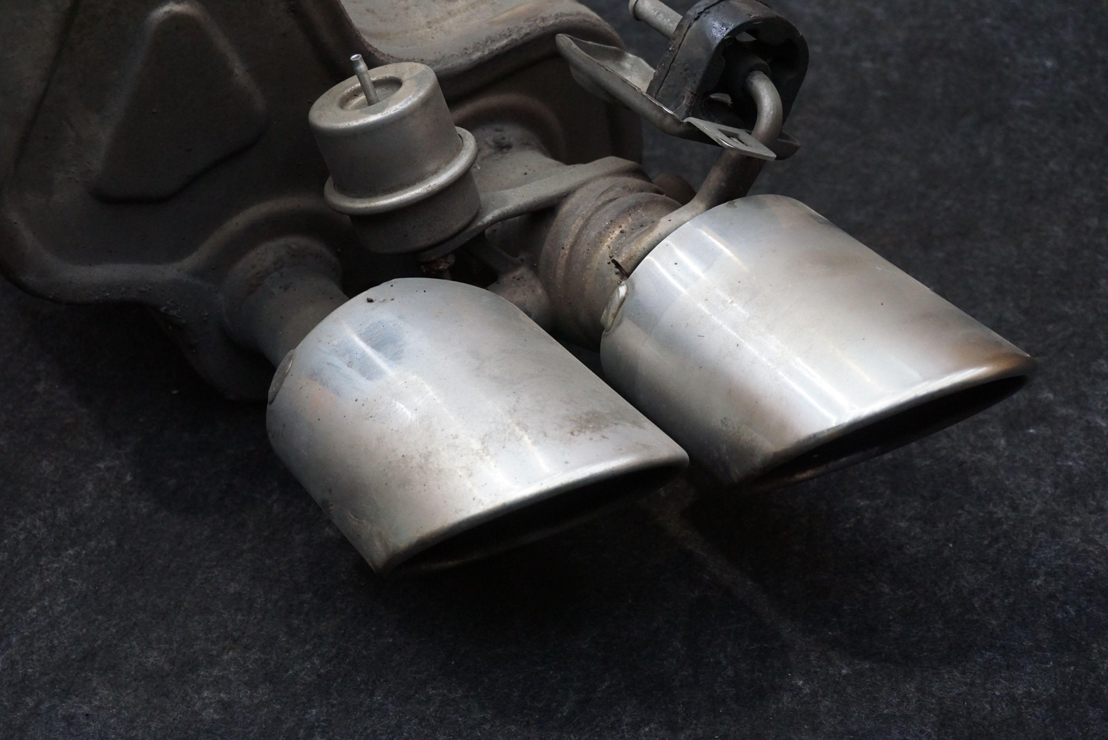 Rear Left Driver Side Exhaust Muffler 670103688 Maserati Ghibli M157 2014-17+