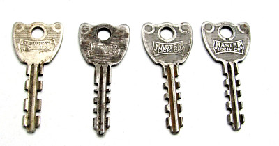 Lot 4 Vintage Keys Master Lock Co  Milwaukee Wis Appx -A9-53