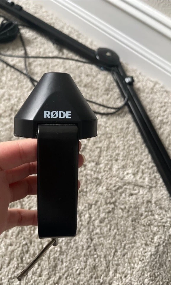 Rode Microphone With Shock Mount And Stand Streaming Twitch Gaming Set Up PC - Image 3 of 4