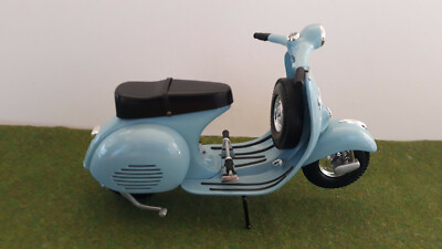 scooter VESPA SPORTIQUE bleu clair 1/6 métal XONEX moto scooter VESPA SPORTIQUE bleu clair 1/6 métal XONEX moto