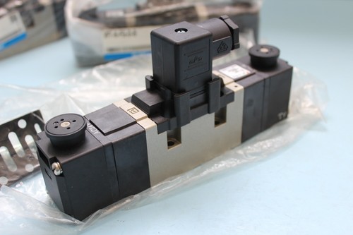 Smc Sol Valve VP7-6-FG-D-B, 1Pcs, Free Expedited Shipping - Picture 5 of 7