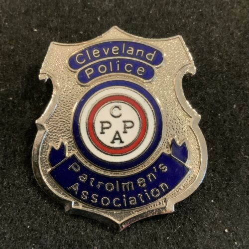 Vintage Cleveland Police Patrolman's Association Lapel Pin Badge - Afbeelding 1 van 5