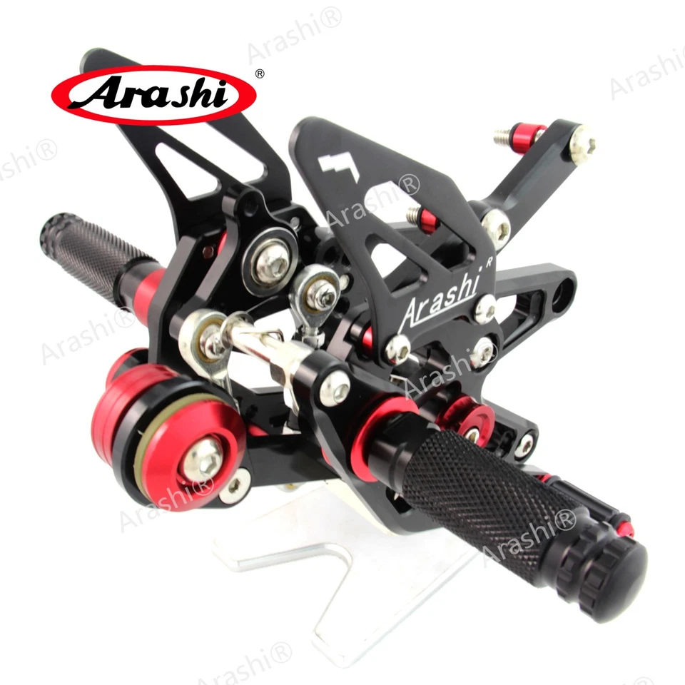 Reposapiés ajustables CNC para Triumph Daytona 675 675R 2013-2018 Foto 3 de 4