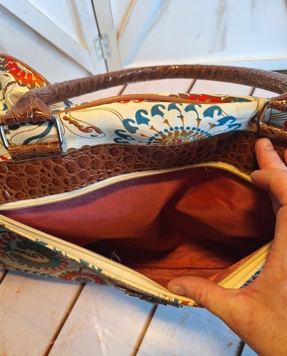Kathy Van Zeeland Rolling Cream Color Duffel Bag w/Multi-colored Design - Picture 15 of 24