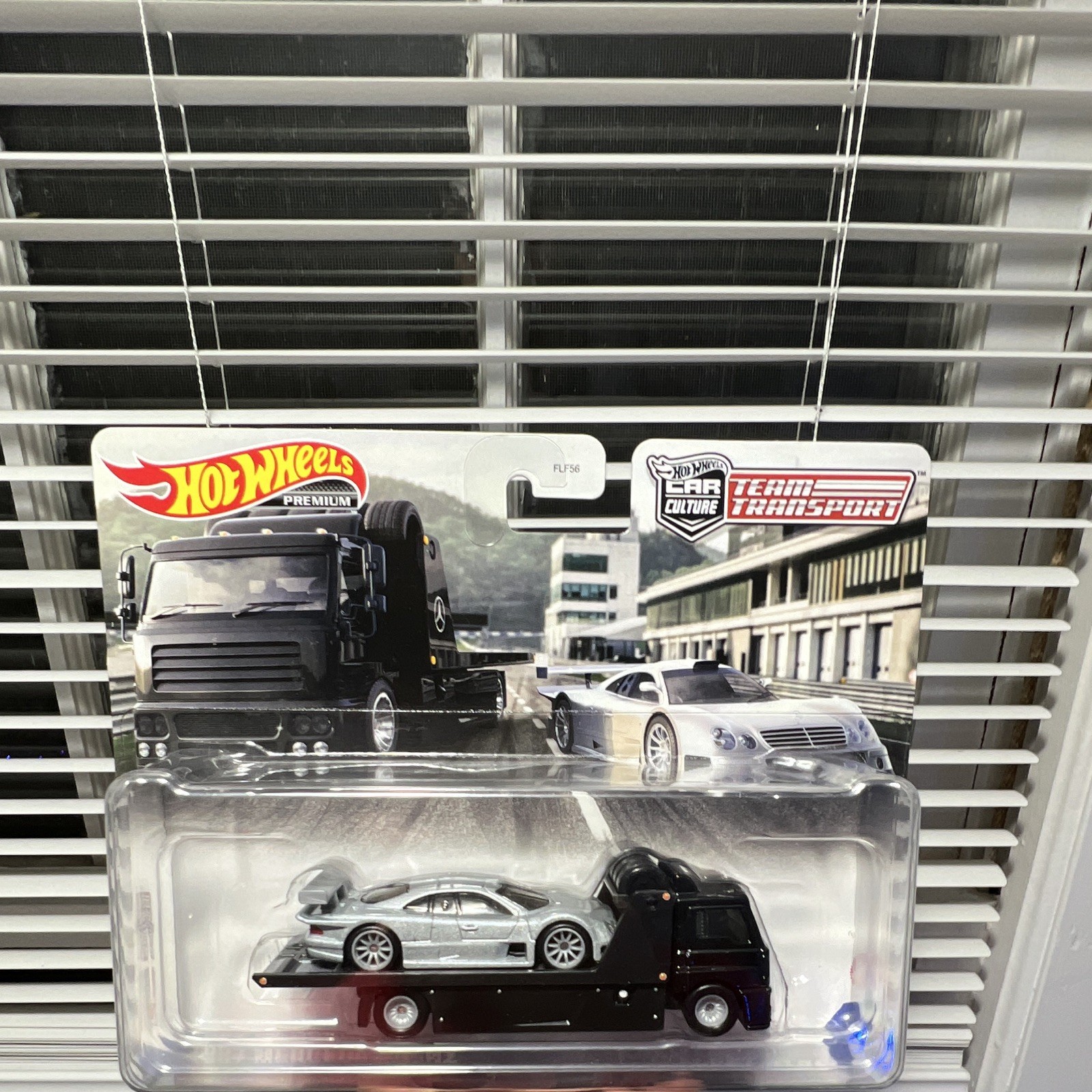 Camión de remolque Hot Wheels Team Transport Car Culture Fleet Street CLK-GTR 1:64 FLF56