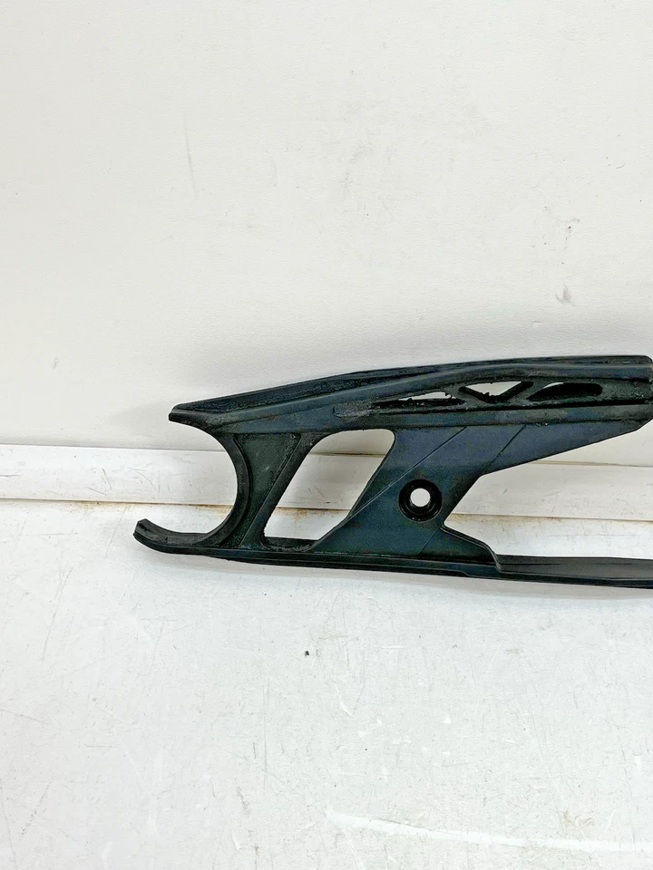 Tira de frotamiento de cadena trasera Triumph Street Triple & Street Triple R 2013-2016 Foto 2 de 4