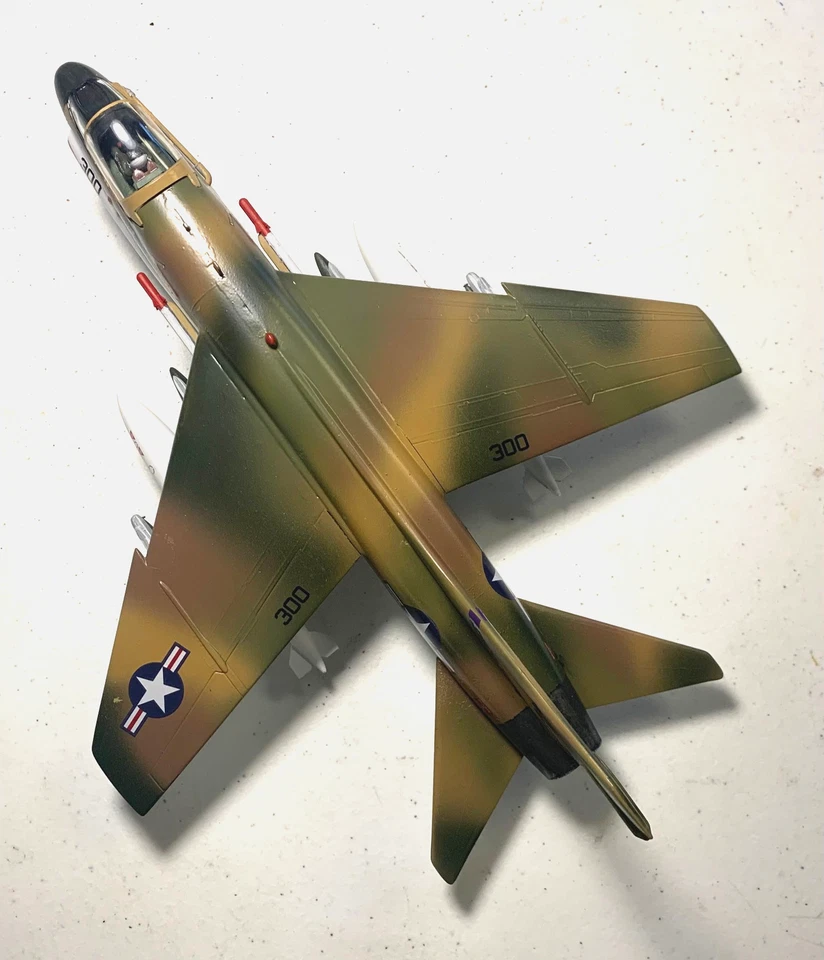 A-7A CORSAIR II MARINA DE EE. UU. / GUERRA DE VIETNAM escala 1/48 PRO-CONSTRUIDO Foto 2 de 4