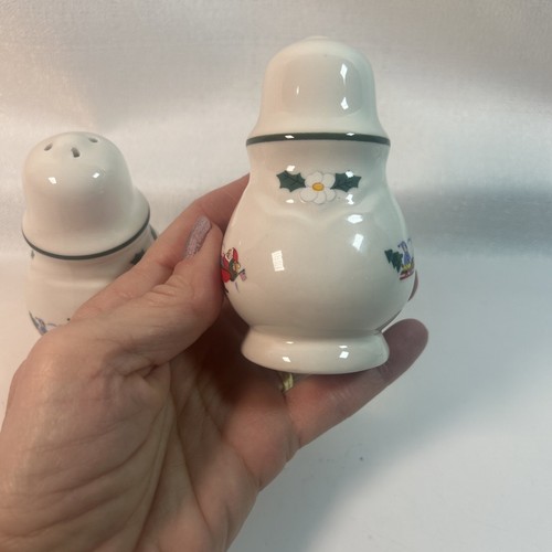 Pfaltzgraff Snow Village Salt & Pepper Shaker Set of 2 Holidays Winter Christmas - Picture 8 of 9