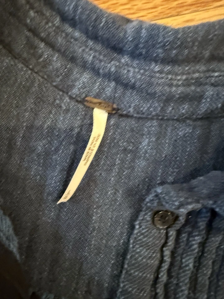 Free People 海军蓝法兰绒束腰上衣,尺寸 L,前口袋! 里面有格子! — 第 2/4 张图片