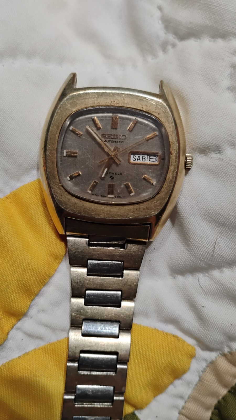 Seiko 5 Automatic Day/Date Vintage Cushion Case Gold/Silver Bracelet Watch
