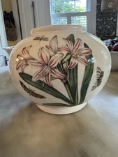 Portmeirion Botanic Garden Amaryllis Belladonna Lily Globe Vase