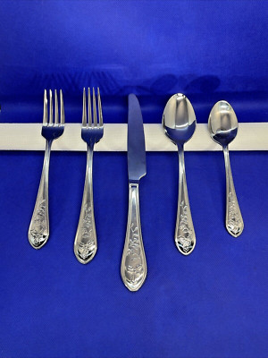 Pfaltzgraff Winterberry Stainless Flatware 5 Piece Place Setting Holly Mint