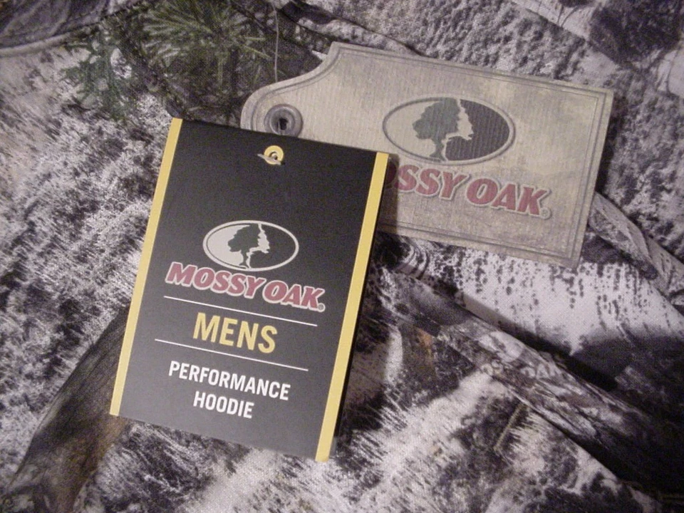 Men's Mossy Oak® Camo Bandit Tech Performance Hoodie Sweatshirt Mountain Country - Image 2 of 4