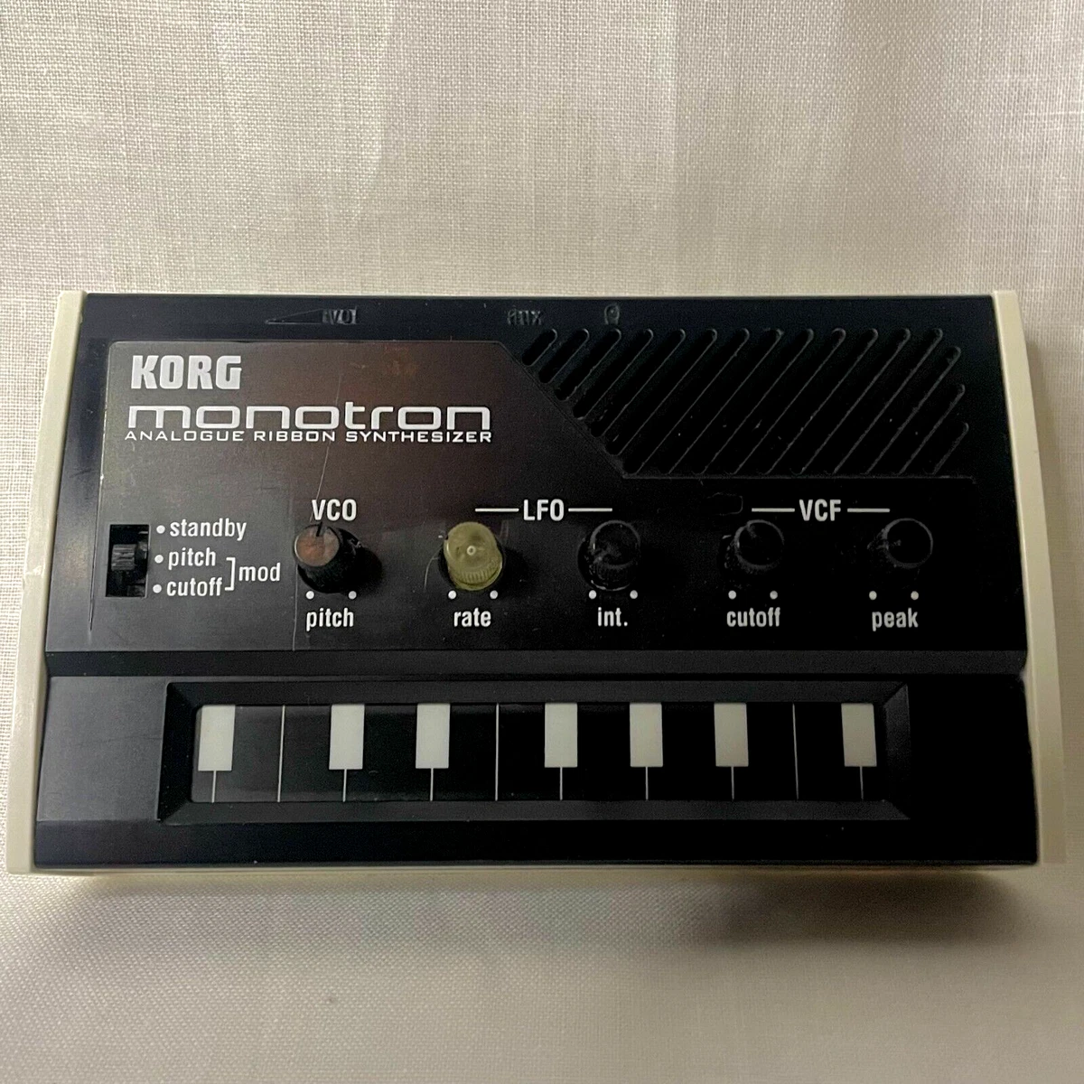 Ribbon controller analog synthesizer