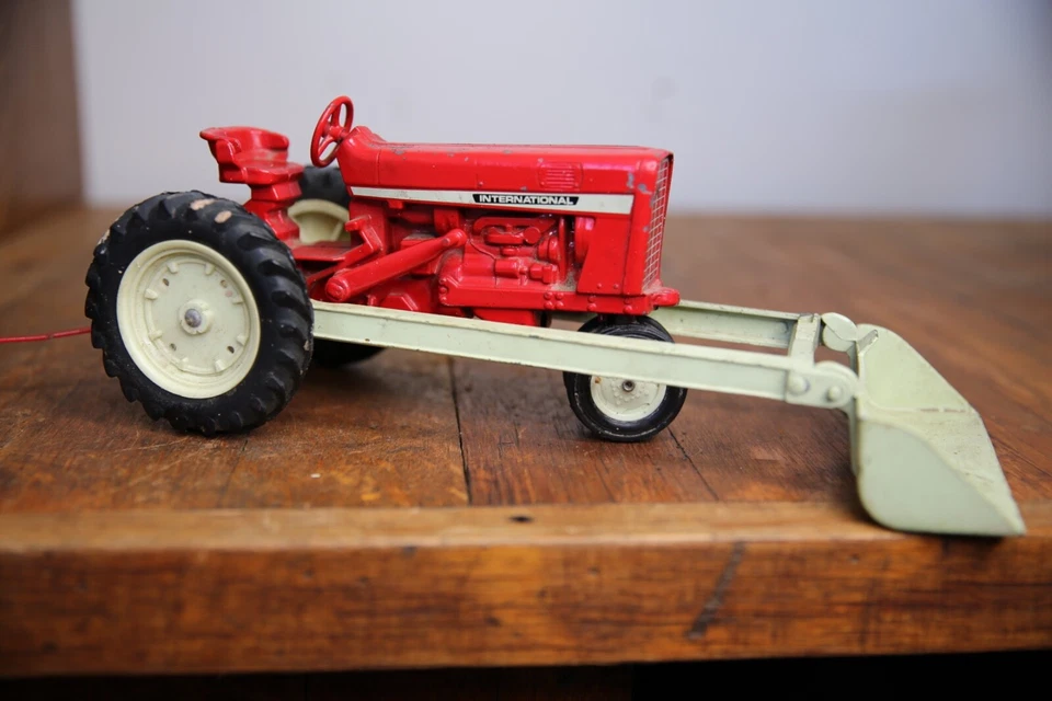 Vintage International Harvester ERTL Metal Loader Tractor Farm toy 1/16 Trailer - Image 4 of 4