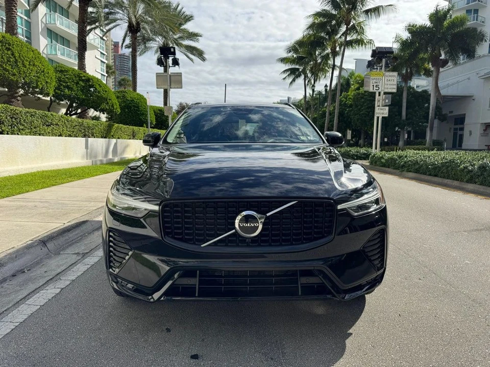 2025 Volvo XC60 B5 AWD Core - Image 3 of 4