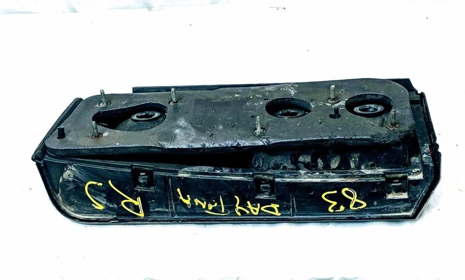 Conjunto de luz trasera de pasajero derecha Mopar 1983-1986 Dodge Daytona con moldura negra OEM Foto 4 de 4