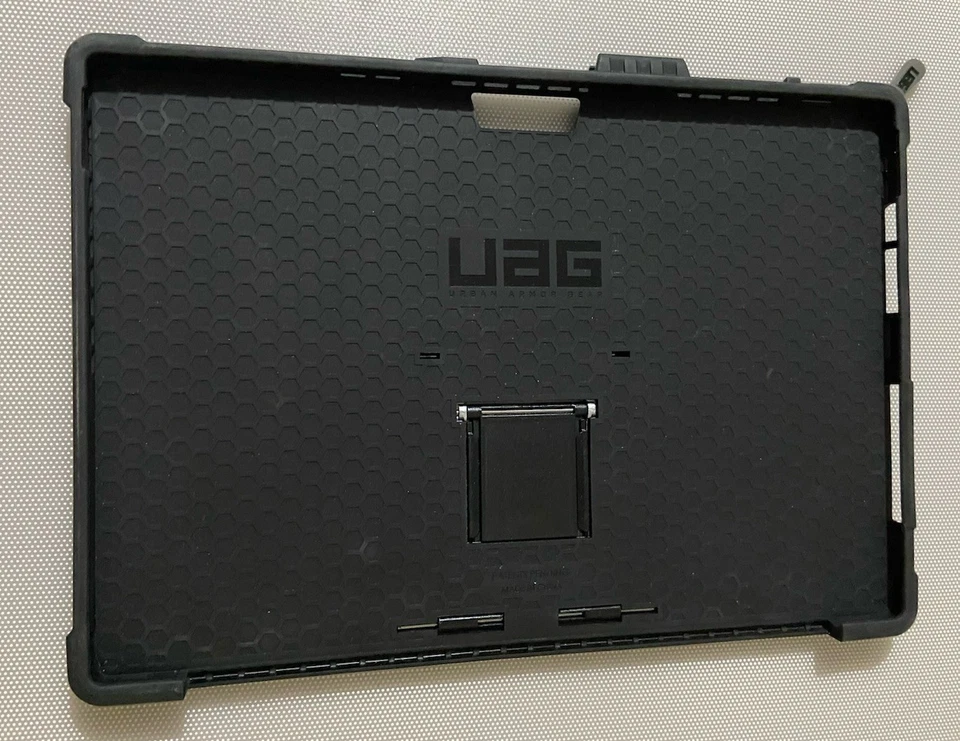 Funda Urban Armor Gear para Microsoft Surface Pro 4, 5, 6, 7, 7+ UAG-SFPRO4-BLK-VP Foto 2 de 2