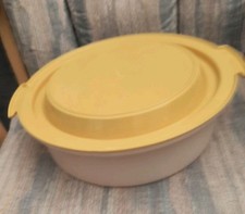 Vintage From The 70  s Tupperware Pie /Cake Keeper Harvest Gold Made in USA 719-2