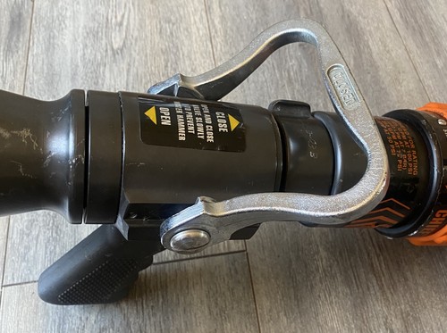 Elkhart Brass Chief 4000-24 Nozzle w/ Pistol Grip Valve - Looks Good - Untested - Picture 12 of 24