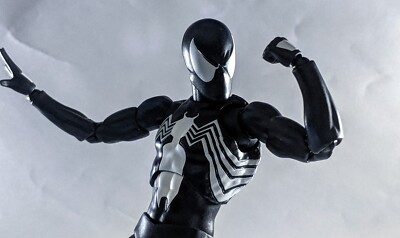 マフェックス No.168 MAFEX SPIDER-MAN BLACK Amazon.com: MAFEX No.168 Spider-Man Black Costume Comic Ver