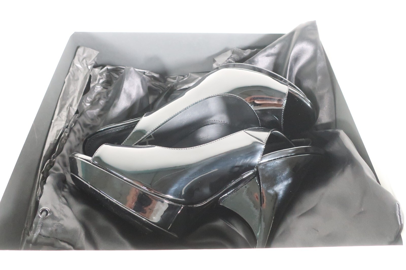 SAINT LAURENT YSL Ideale 105 Slingback Vitello Vernice décolleté nero morbide