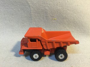 tomica hitachi dump truck