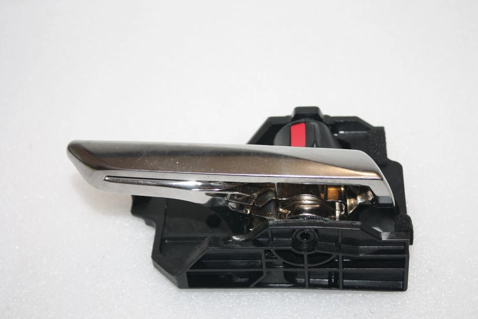 BRAND NEW GENUINE MAZDA CX-30 FRONT RIGHT SIDE INNER DOOR HANDLE BCJH-V8392 - Image 2 of 4