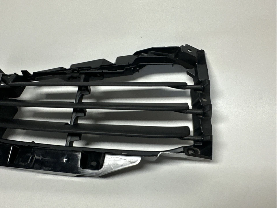 2021-2024 PARAGOLPES DELANTERO DERECHO PASAJERO INFERIOR REJILLA OBTURADOR Foto 3 de 4