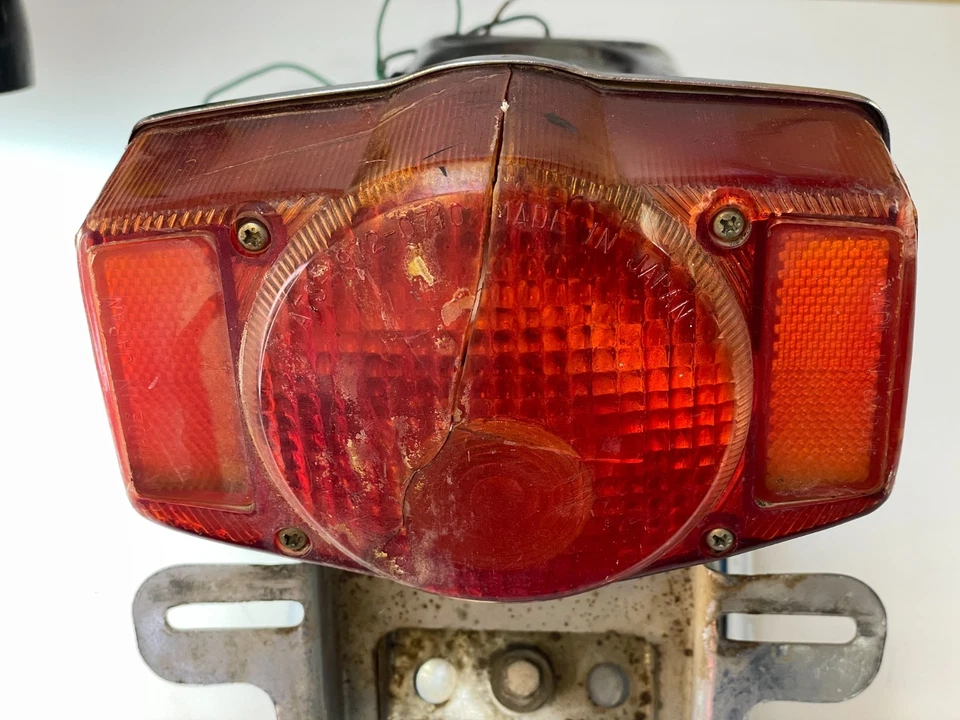 Luz trasera y guardabarros Honda CB400F 1975 Foto 2 de 4